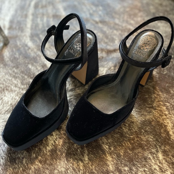 VINCE CAMUTO
Women's Martich Ankle Strap Platform High Heel Pumps Size 11 - Picture 4 of 5